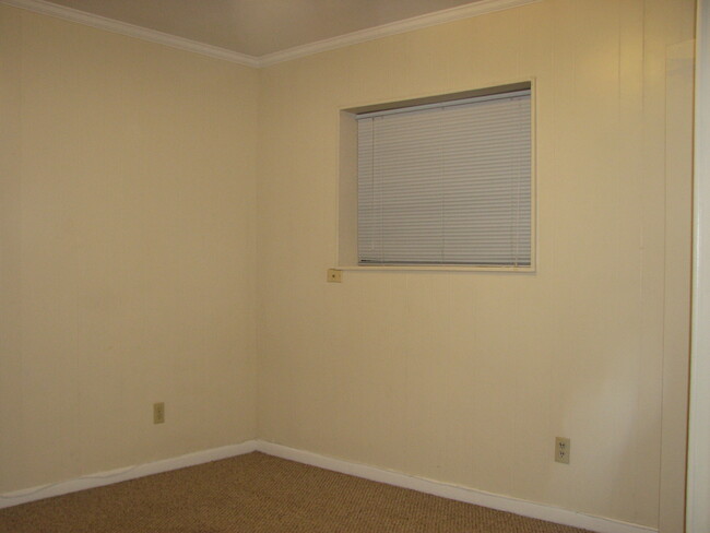 bedroom - 2104 Jefferson Park Ave