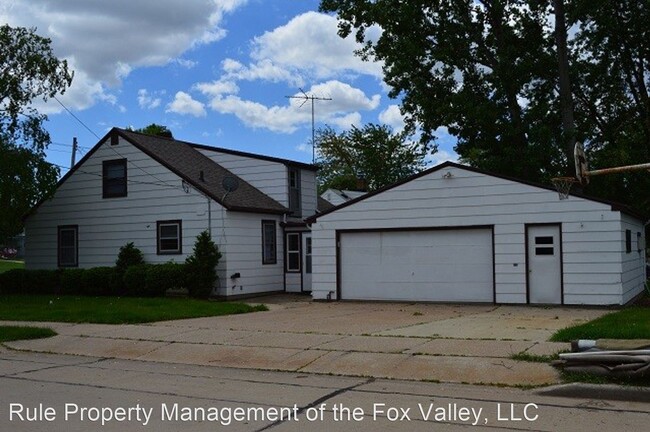 Building Photo - 4 br, 2.5 bath House - 1713 Green Bay Road