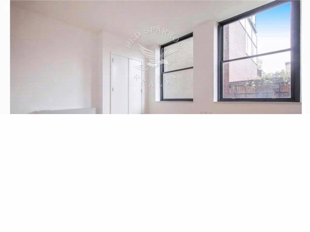 Building Photo - 341 W 11th St