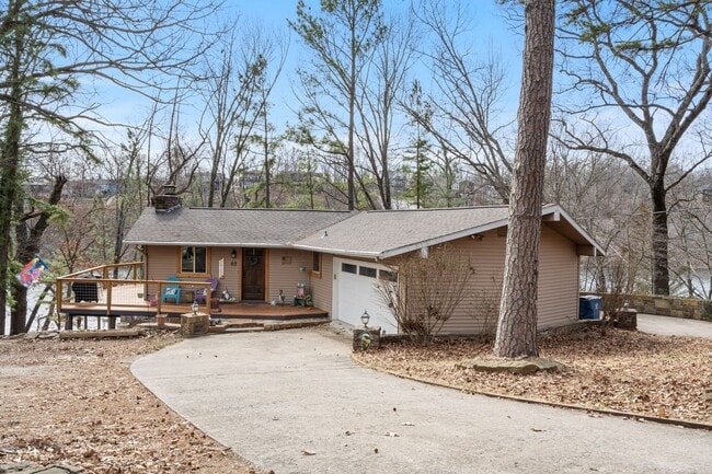 Building Photo - Beautiful Lakefront Property in Bella Vista!