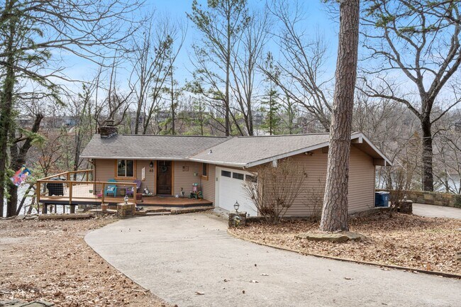 Foto del edificio - Beautiful Lakefront Property in Bella Vista!