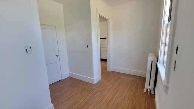 Building Photo - 5 Bluff Ave