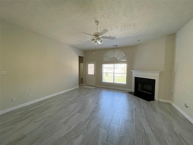 Foto del edificio - 5934 Heathmoor Ln