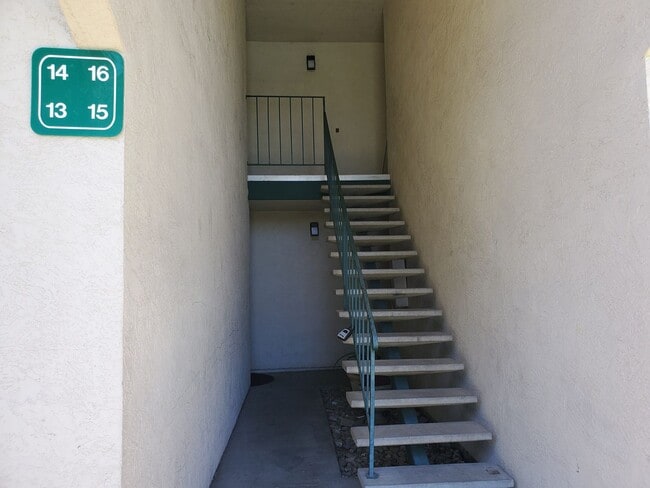 Building Photo - 2 Bedroom Upper Unit In Central Livermore ...