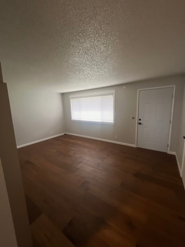 Foto del edificio - 13075 Avon Allen Rd