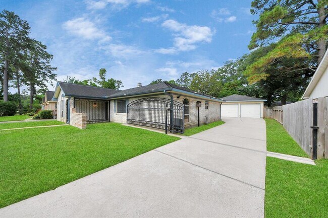 Foto del edificio - 23223 Canyon Lake Dr