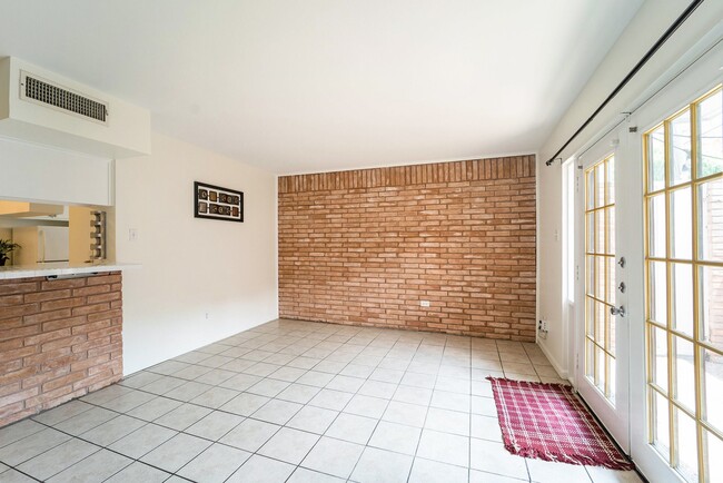 Building Photo - 1529 Bonnie Brae St