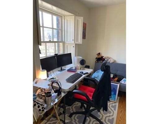 Building Photo - 61 Beacon St