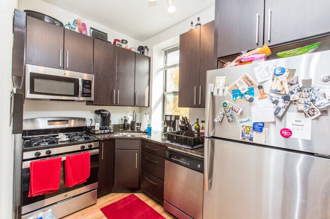 Foto del edificio - 1618 N Marshfield Ave