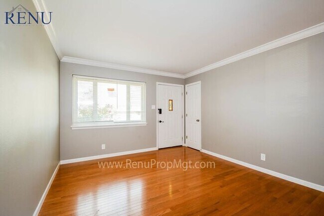 Foto del edificio - Now Available!
