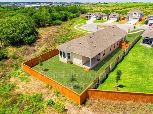 Foto del edificio - 155 Edward R Gaytan