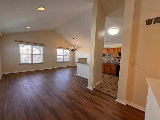 Building Photo - 437 Pine Lake Cir