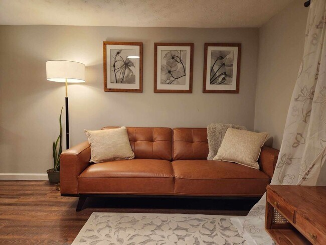 Foto del edificio - 355 E Main St