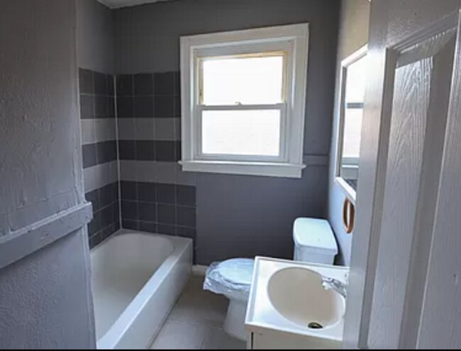 Building Photo - 2 bed, 2 bath in Fulton county!