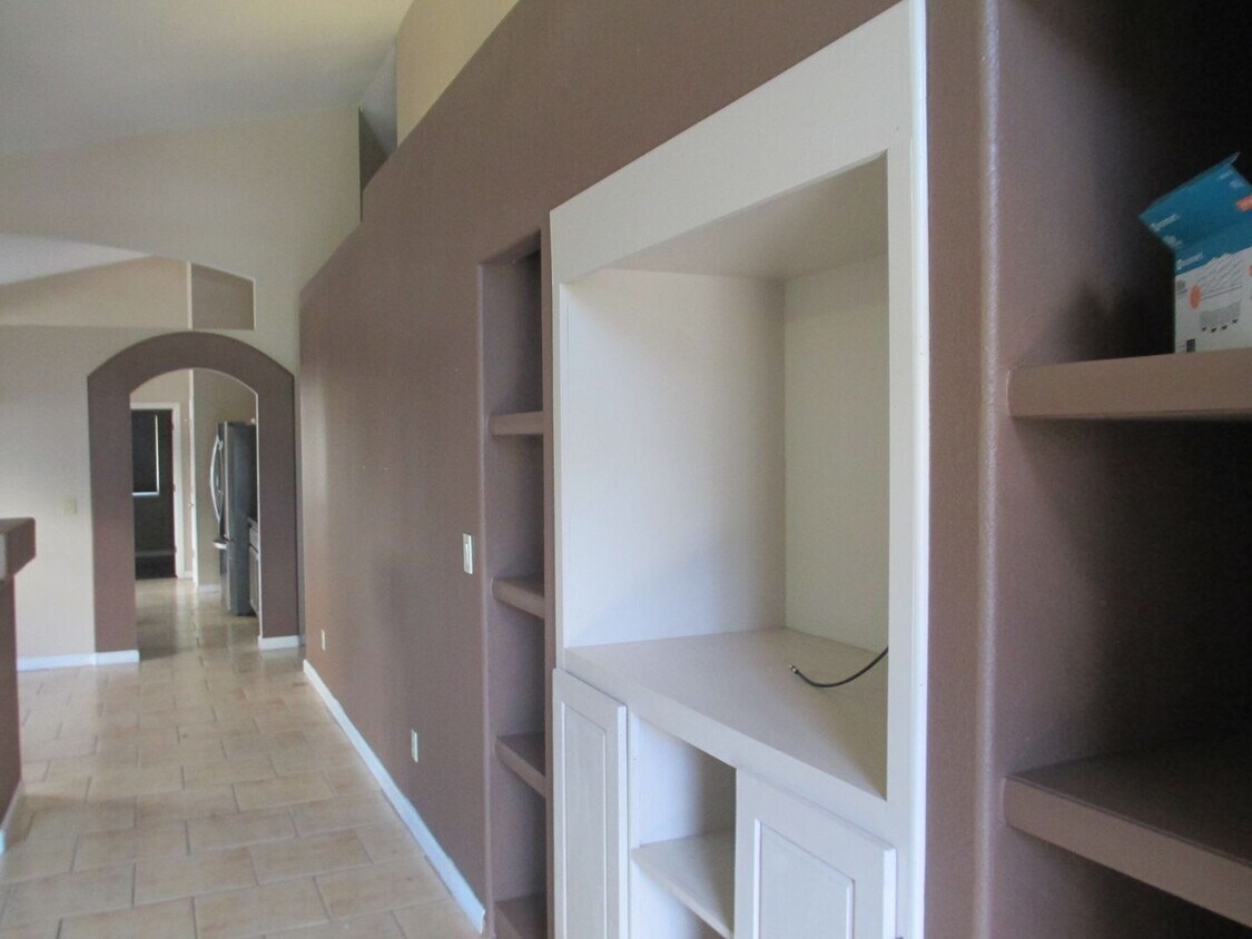 Building Photo - Charming home on quiet court in Olympus Pointe.