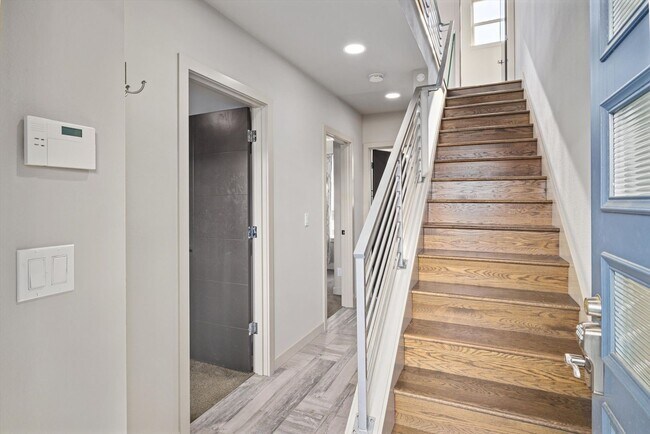 Foto del edificio - LUXURY MAGNOLIA 3 BED TOWNHOME FOR RENT W ...
