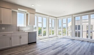 Building Photo - 1250 Lakeside Dr