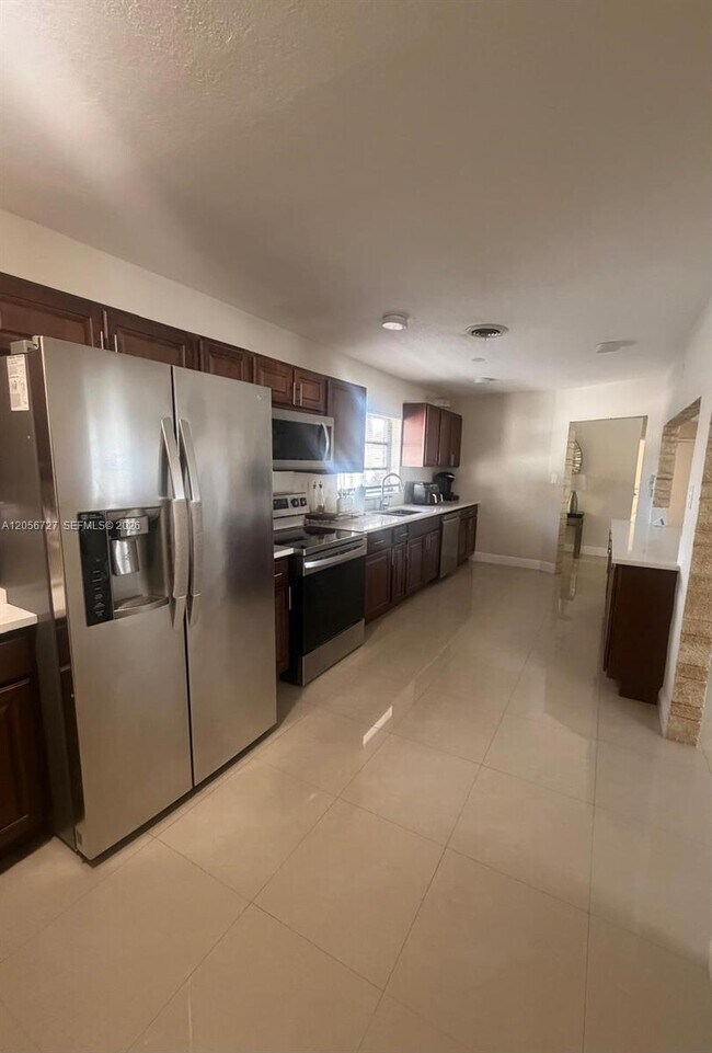 Foto del edificio - 6790 SW 10th Ct