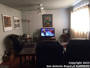 Foto del edificio - 1455 Hillcrest Dr