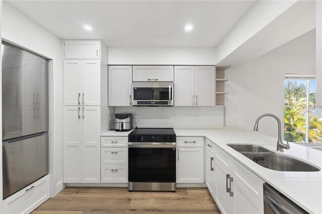 Foto del edificio - 5606 Blue Shadows Ct