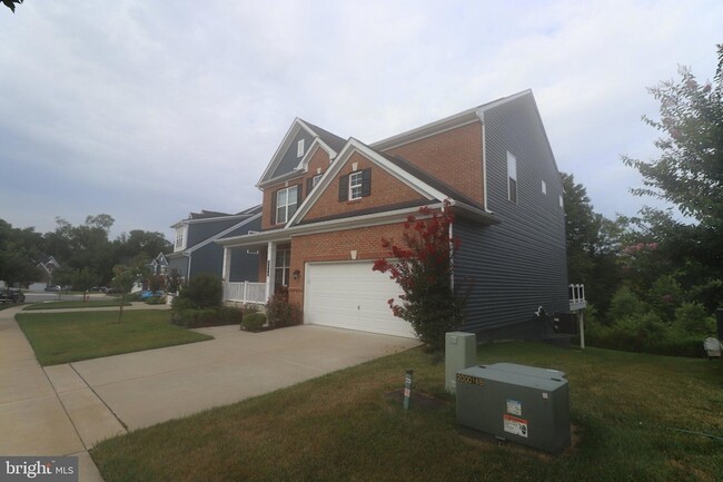 Building Photo - 3348 Burton Dr