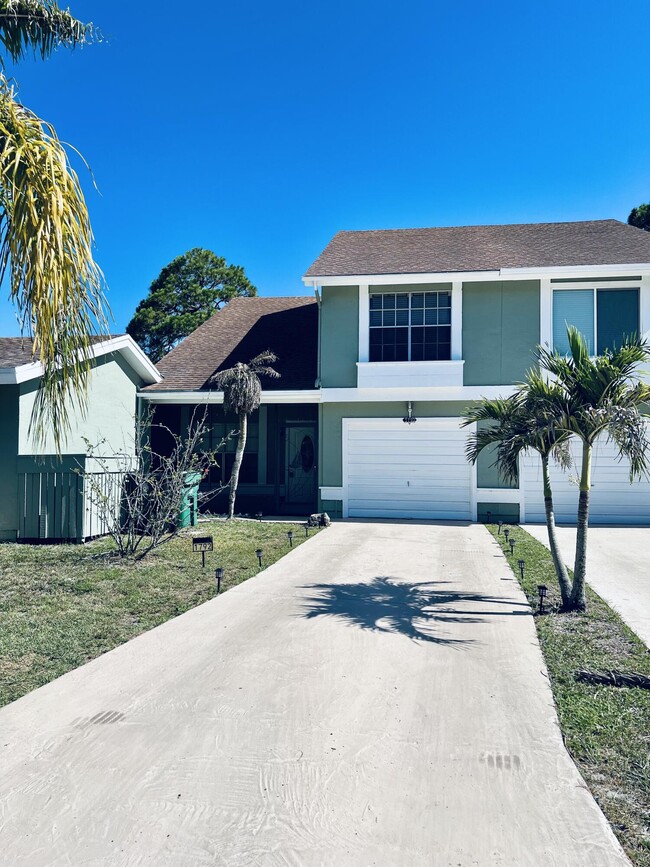 Building Photo - 1792 SE Balmoral Ct