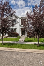 Building Photo - 979 Twin Lakes Ave
