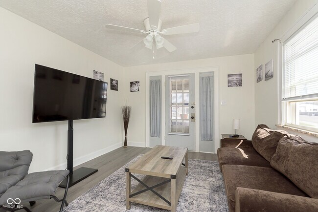 Foto del edificio - 5348 Winthrop Ave