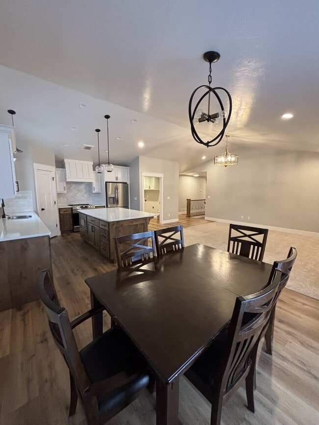 Foto del edificio - 696 Regency Ln