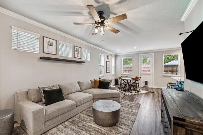 Foto del edificio - 3114 Flower Market Ln