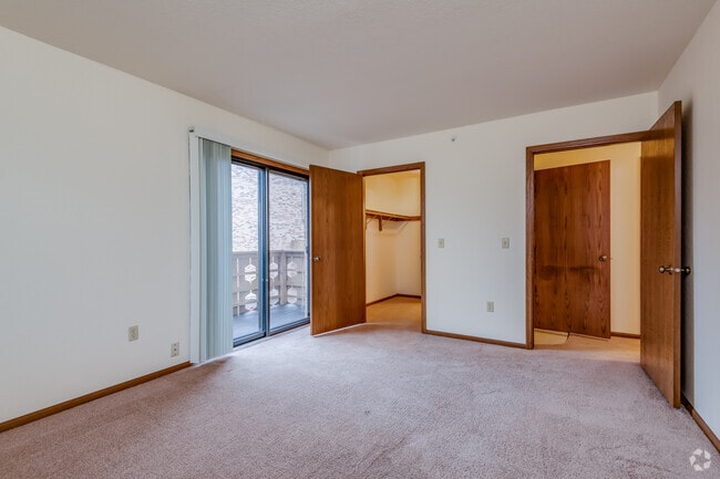 2 BR, Loft, 2.5 BA - 2,200SF - Parkwood Lake Apartments