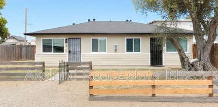 Building Photo - 4555 Davis Ave