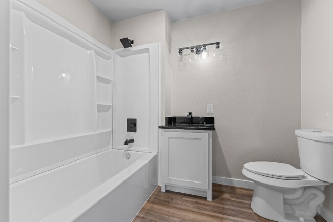 Foto del edificio - 4128 Hillcrest Dr