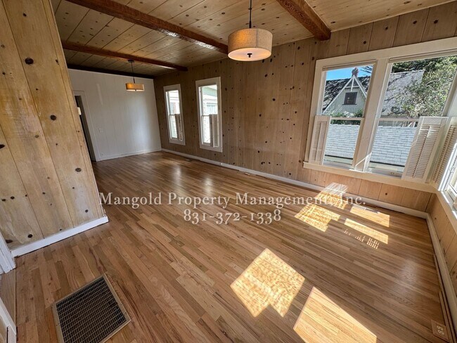 Building Photo - 702pine