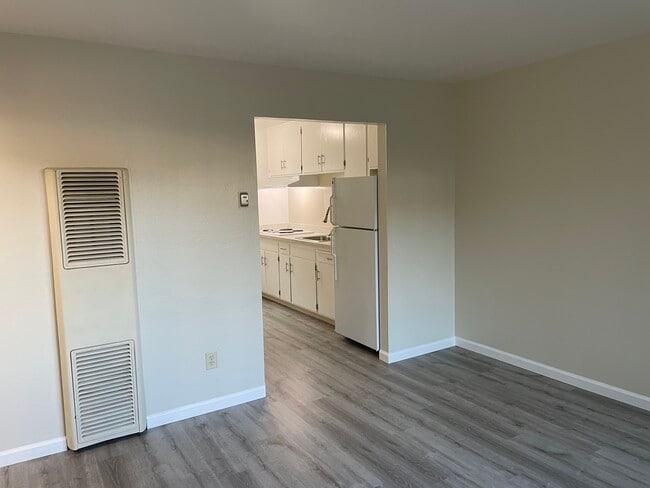 Photo - 2070 Latham St Apartments