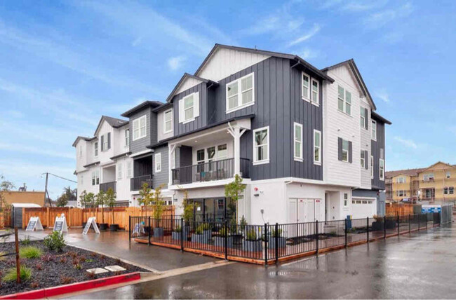Building Photo - 1412 Julia Ln