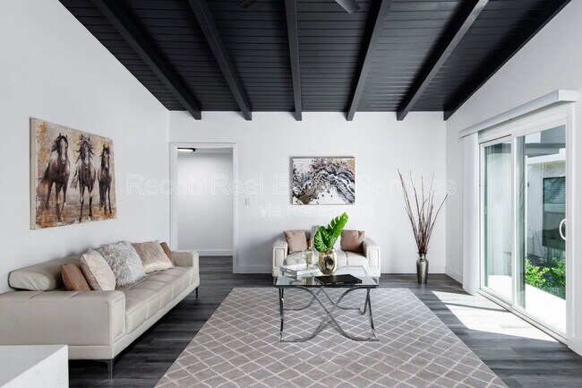 Foto del edificio - 8331 Neva Ave