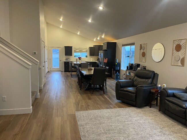 Foto del edificio - 715 Thrice Lp