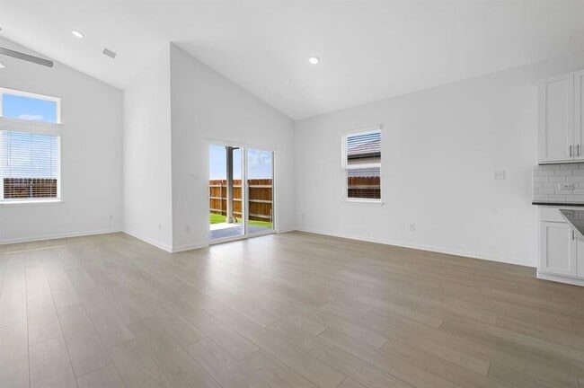 Building Photo - 304 Crumpton Wy