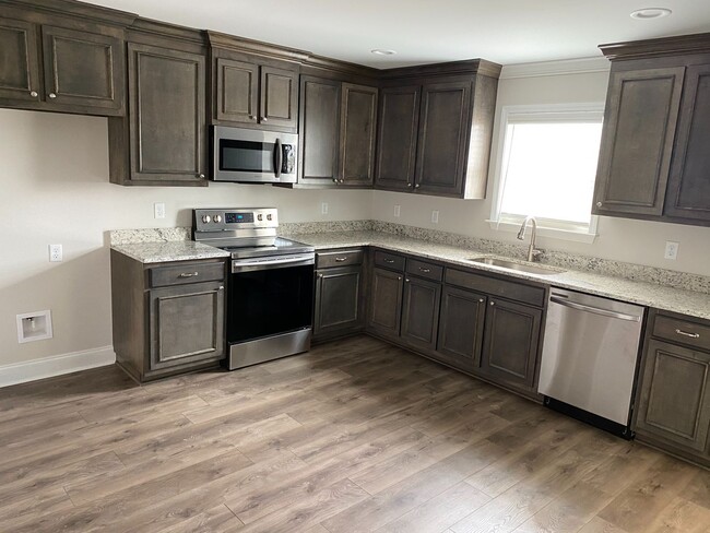 Building Photo - 115 Shumard Ct