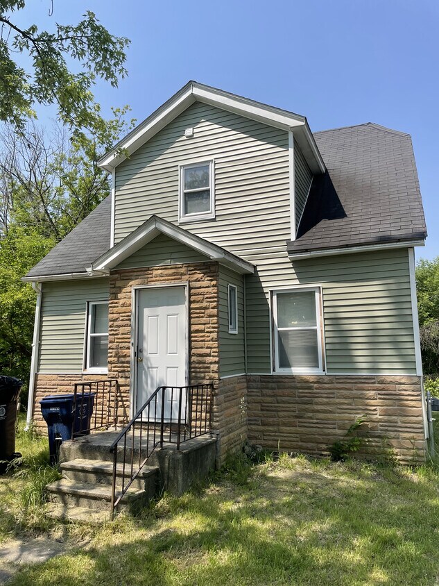 Foto principal - 2602 Brunswick Ave