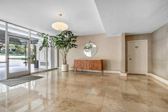 Foto del edificio - 17352 W Sunset Blvd