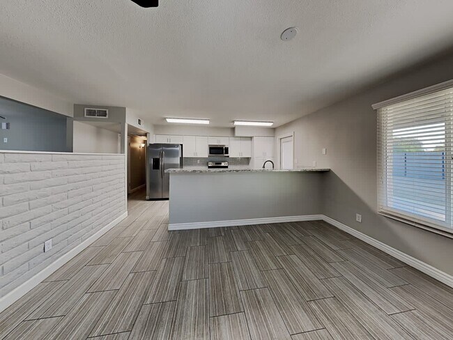 Foto del edificio - 1524 E Alameda Dr