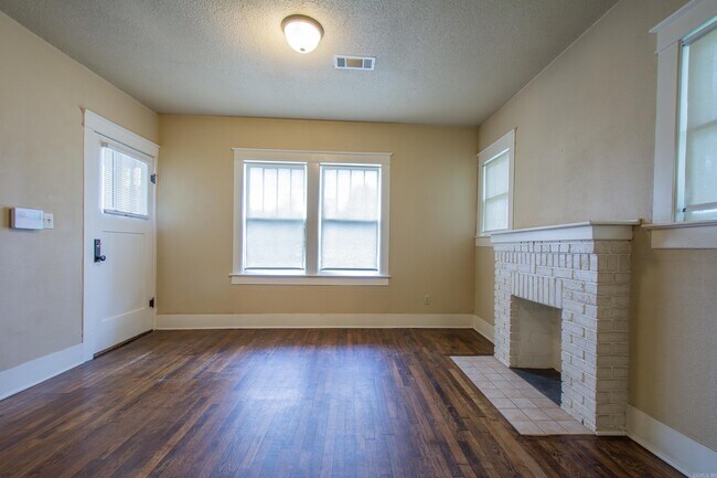 Building Photo - 120 Melrose Divide