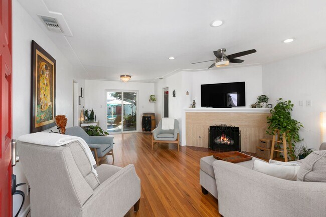 Foto del edificio - Spacious Talmadge Home WITH POOL!