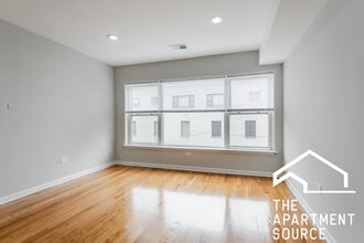Building Photo - 6535 N Mozart St