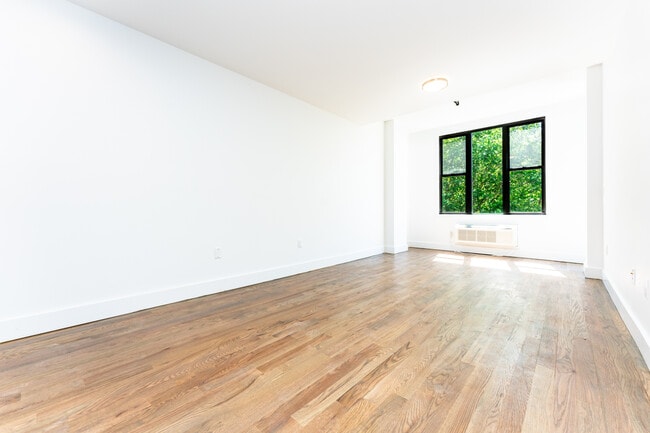 Building Photo - 91 De Sales Pl