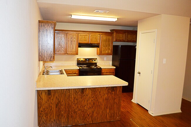 Foto del edificio - Inviting 1-Bed, 1-Bath Duplex with Fenced Backyard