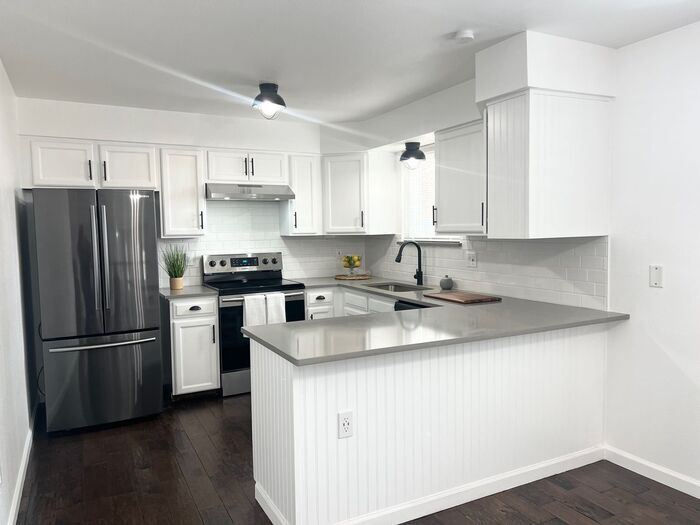 Foto principal - Beautifully Updated Modern Farmhouse 3 bed...