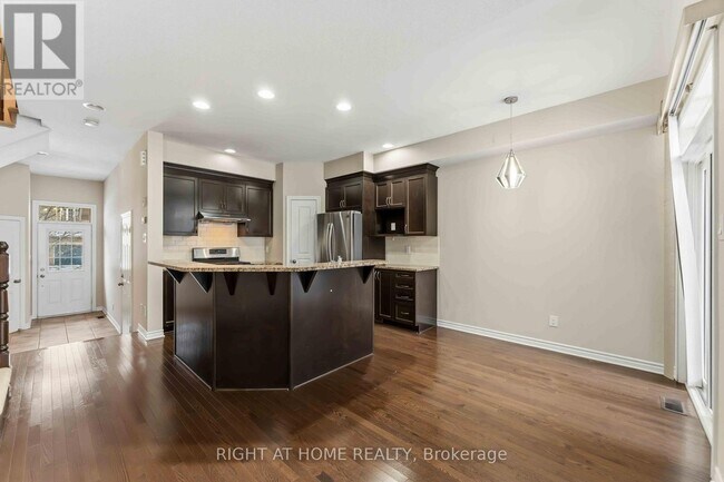 Photo du bâtiment - 359 Kingbrook Dr